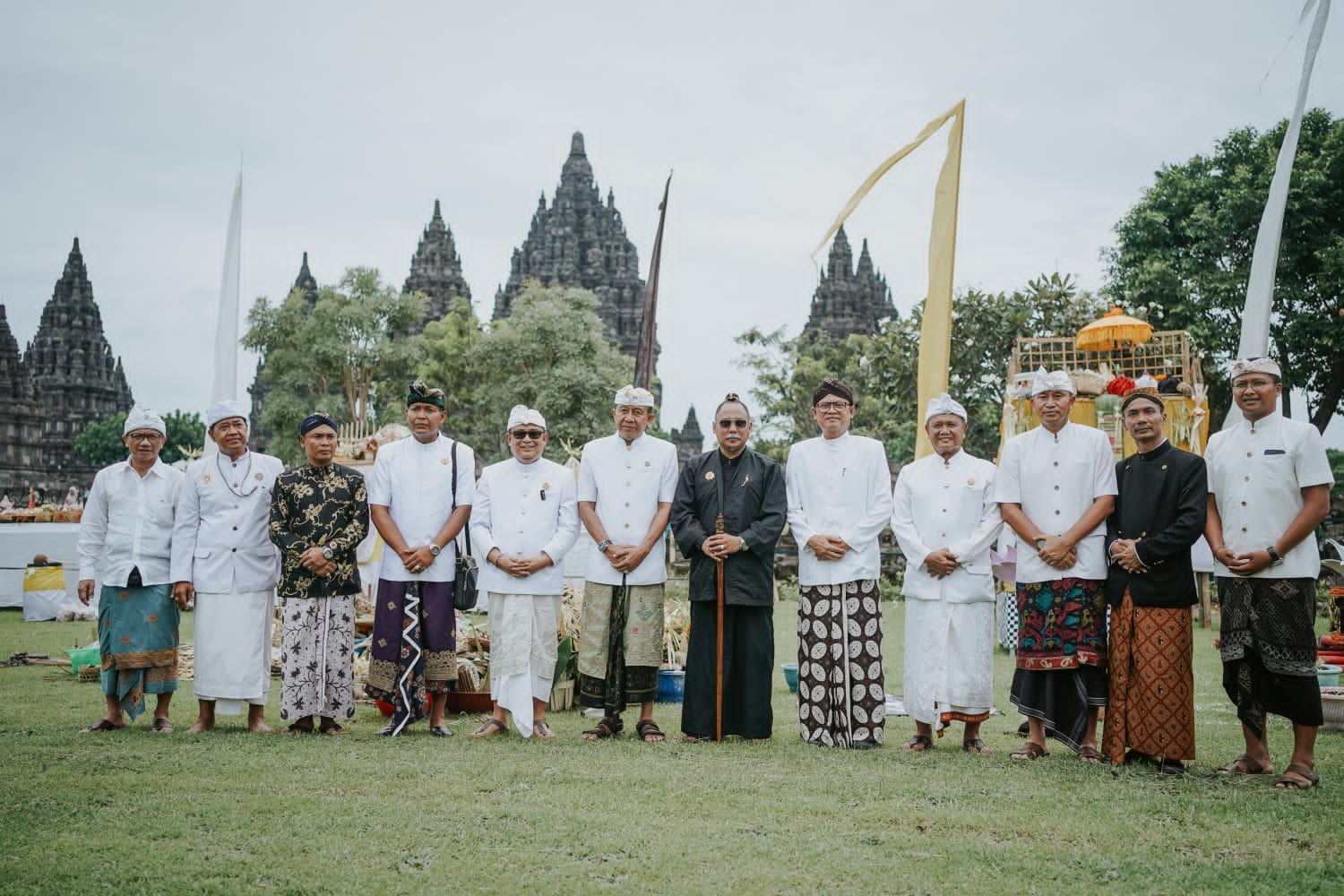Dokumentasi dari - Umat Hindu Jawa Tengah dan DIY, Menko PMK Hadiri Tawur Agung Kesanga di Candi Prambanan