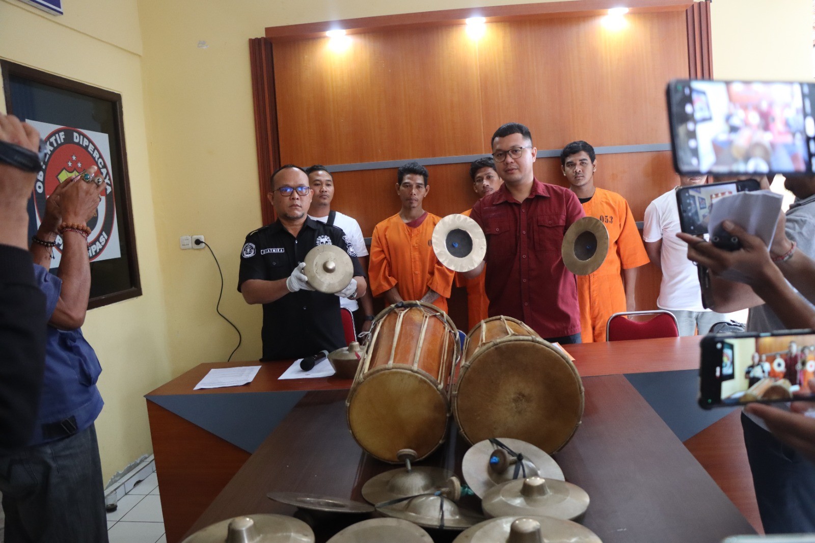 Dokumentasi dari - 4 Orang Pencuri Gong Bleganjur Milik Dadya Pasek Gelgel di Desa Anturan, Ditangkap Sat Reskrim Polres Buleleng