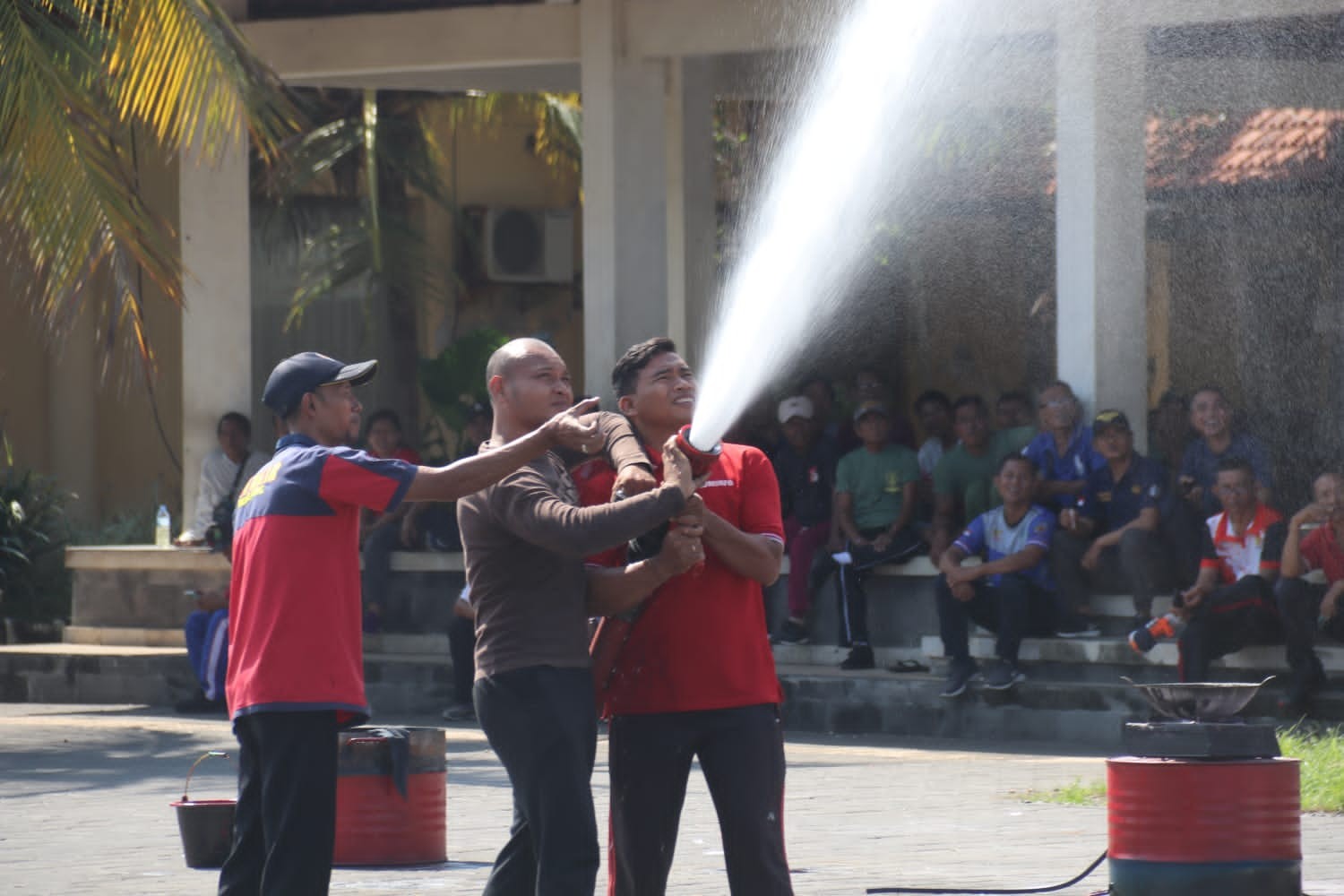 Dokumentasi dari - Damkar Buleleng Harapkan Relawan Mampu Tangani Kebakaran Awal Melalui Latihan Rutin