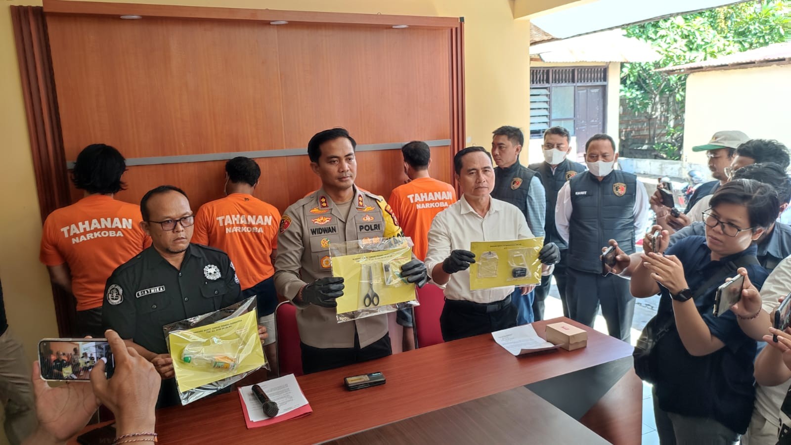 Dokumentasi dari - Baru Diresmikan Kapolres Buleleng, Timsus Raga Poleng Berhasil Tangkap Pelaku Kejahatan Narkoba