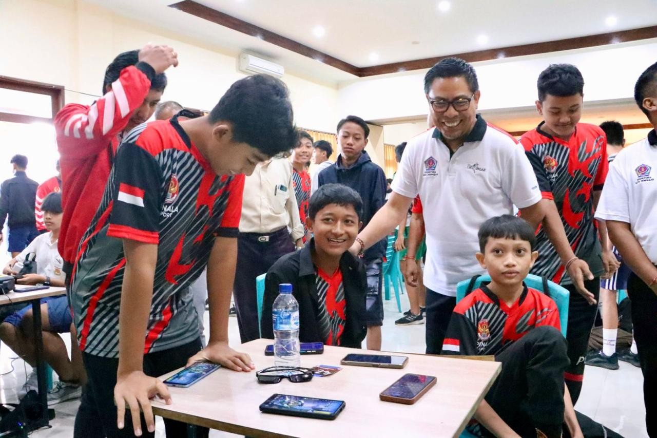 Dokumentasi dari - Arya Wibawa Tinjau Porsenijar Esport di Denpasar Melibatkan 1.730 Atlet Pelajar 