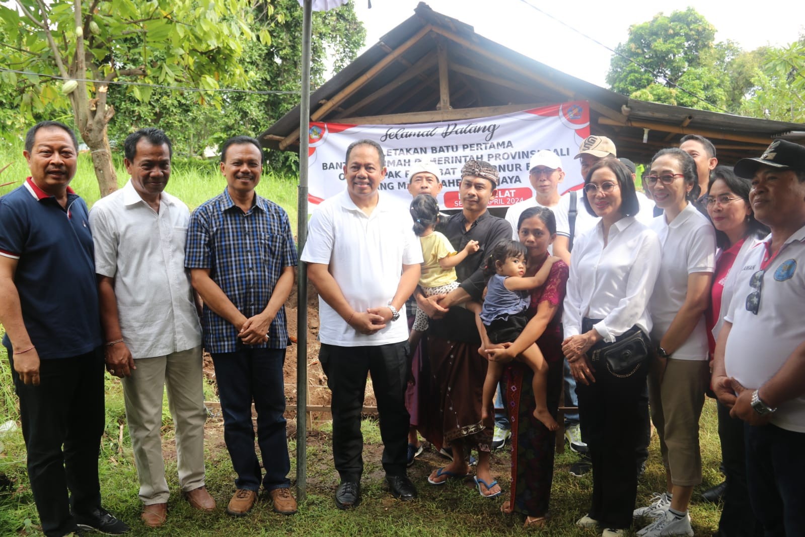 Dokumentasi dari - Libur Lebaran, Penjabat Gubernur Bali Mahendra Jaya Melakukan Kunjungan Sosial di Buleleng