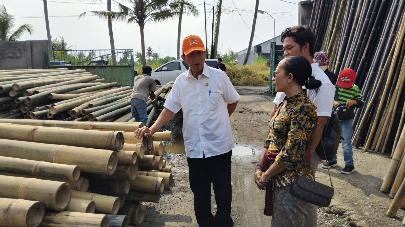 Dokumentasi dari - Kendala Permodalan, Kerajinan Khalis Bali Bamboo Berhasil Ekspor ke Swiss hingga India