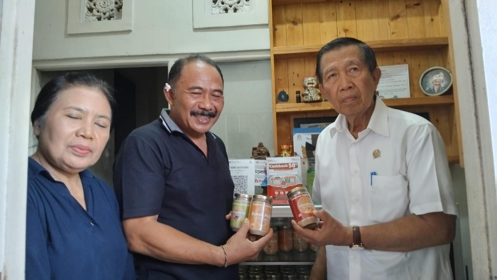 Dokumentasi dari - Mangku Pastika Kunjungi Jung Kumis Usadha Bali, Totalitas untuk Kemanusiaan dan Pelestarian Lingkungan