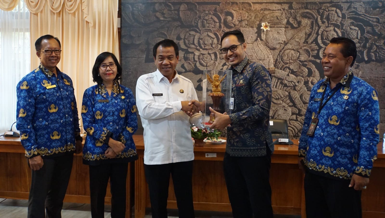 Dokumentasi dari - Pj.Bupati Lihadnyana Terima Rombongan Studi Lapangan PKP ke Buleleng