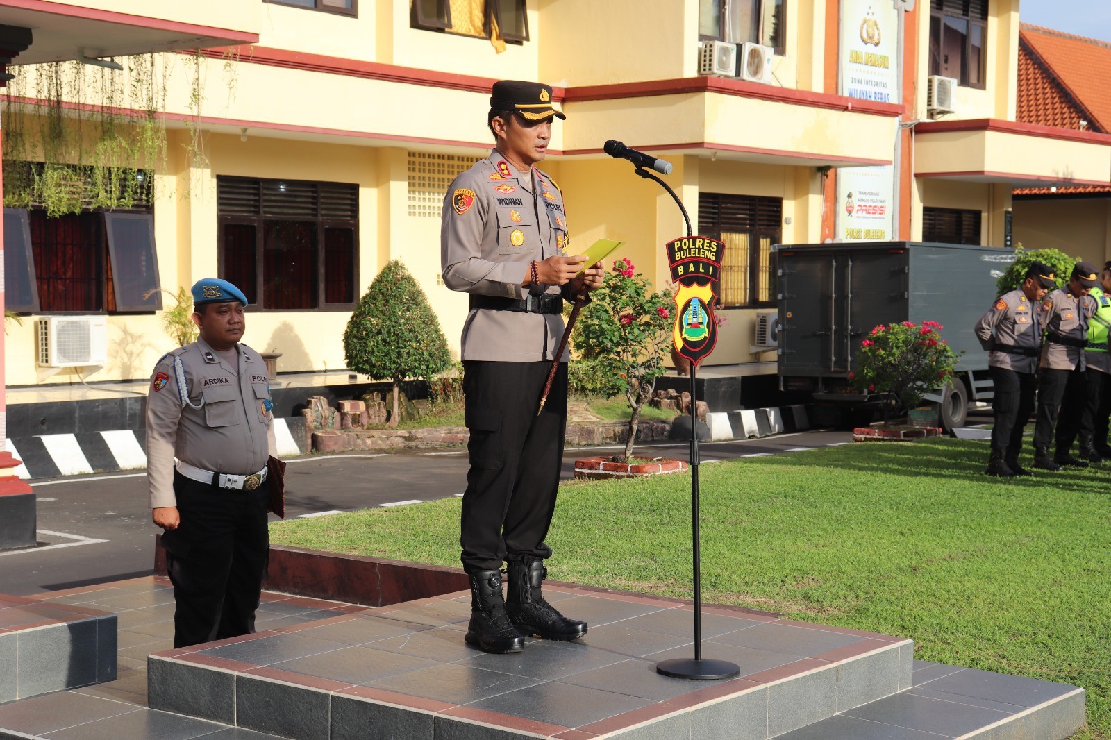 Dokumentasi dari - Polres Buleleng Beri Jaminan Keamanan Saat Penetapan Hasil Pemilu 2024