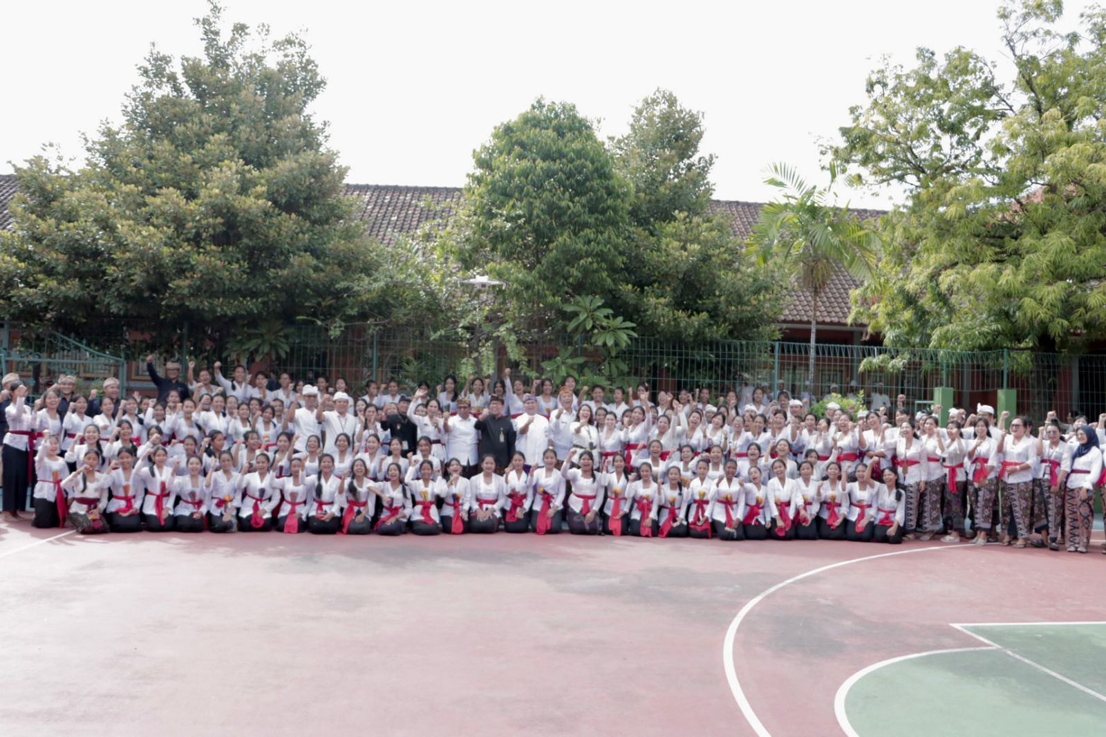 Dokumentasi dari - Rekor Muri Edukasi Cinta Bangga Paham Rupiah Melalui Lagu dan Pagelaran Tari Legong Pelajar Terbanyak 