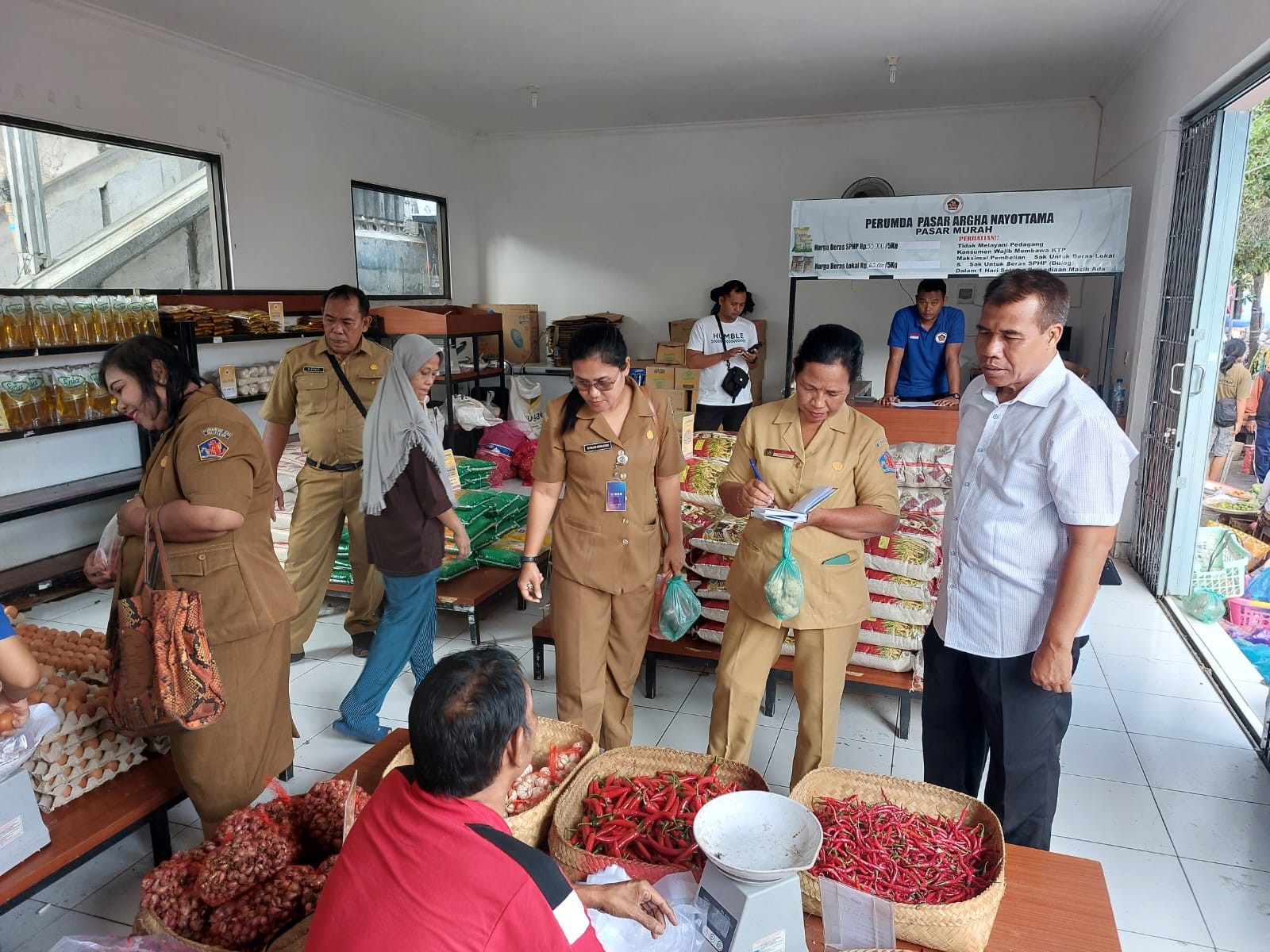 Dokumentasi dari - Pantau Stabilitas Harga Pangan, Tim Satgas Ketahanan Pangan Buleleng Jajagi Pasar Anyar & Banyuasri