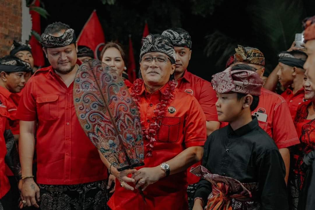 Dokumentasi dari - Giri Prasta Disambut Wayang di Darmasaba, Apa Penjelasan Gus Bota?