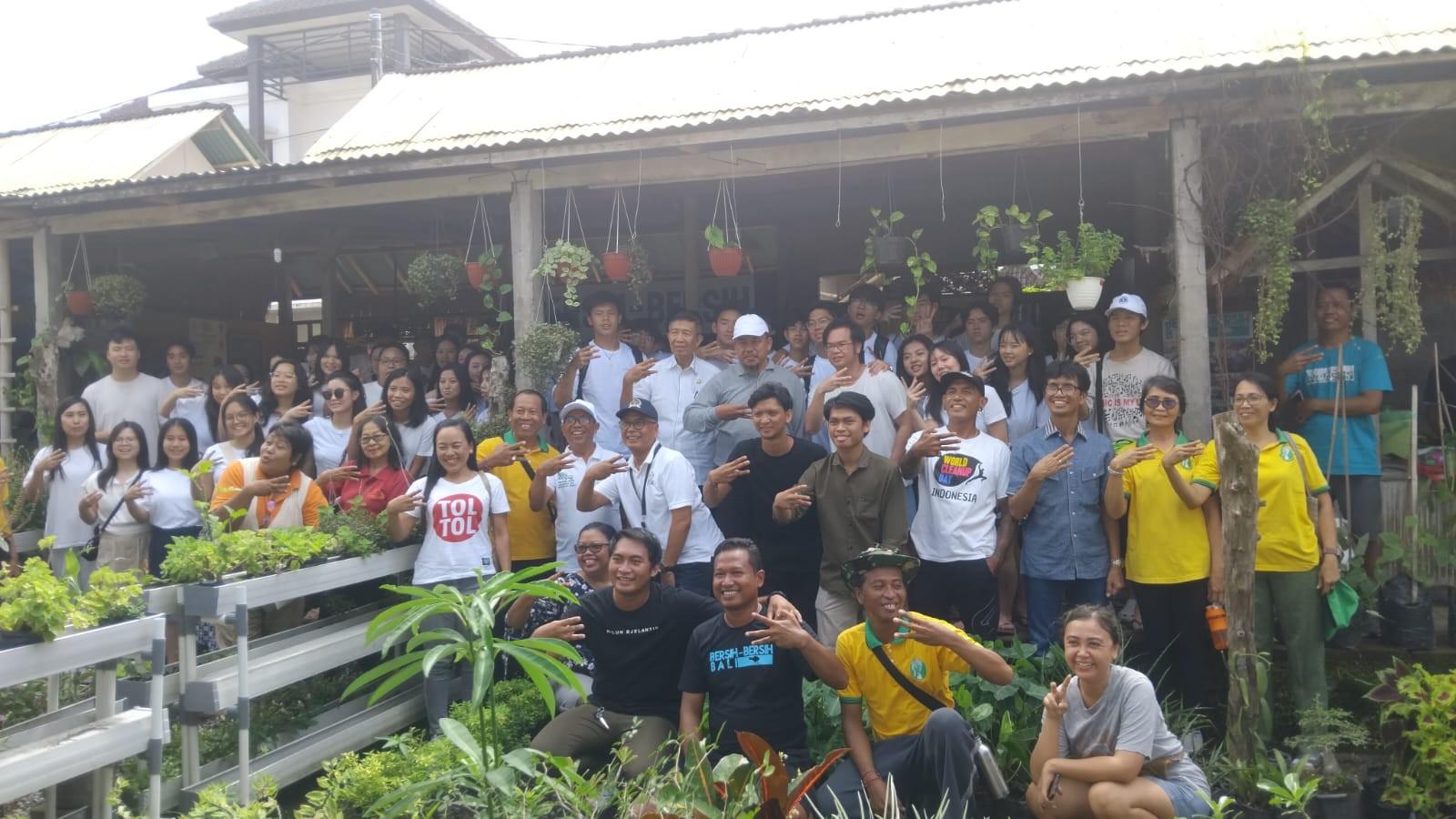 Dokumentasi dari - Mangku Pastika; Anak Muda Pewaris Masa Depan Bumi, Perkenalkan Eco Enzyme - Tempe Sehat Bertepatan Hari Lahir Bung Karno