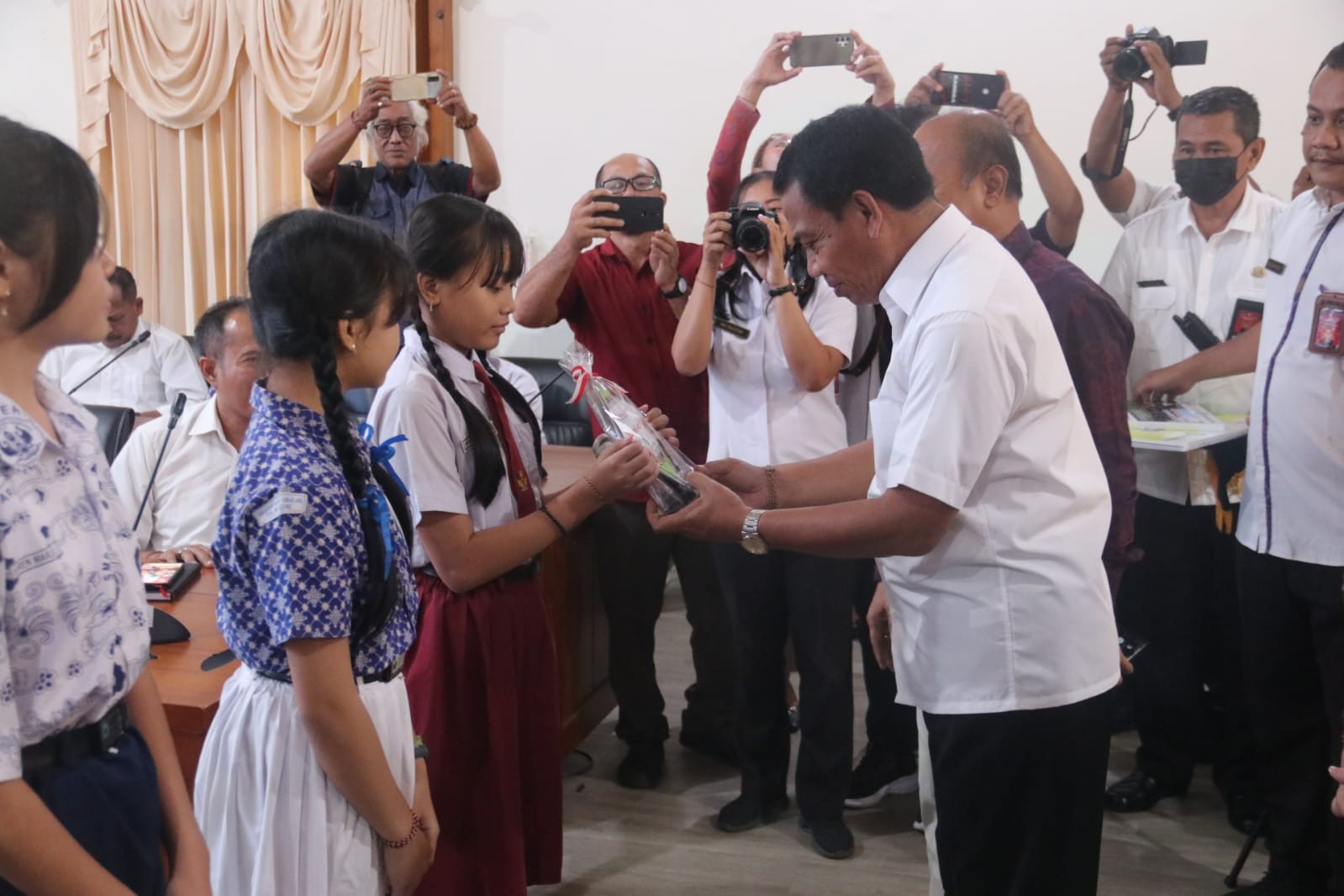 Dokumentasi dari - Peluncuran TPAKD Buleleng 2024: Mendorong Akses Keuangan dan Pertumbuhan Ekonomi Daerah