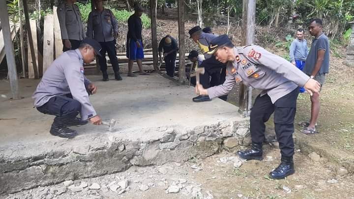 Dokumentasi dari - Polres Buleleng Laksanakan Aksi Sosial Bedah Rumah Untuk Warga Miskin di Desa Pegadungan