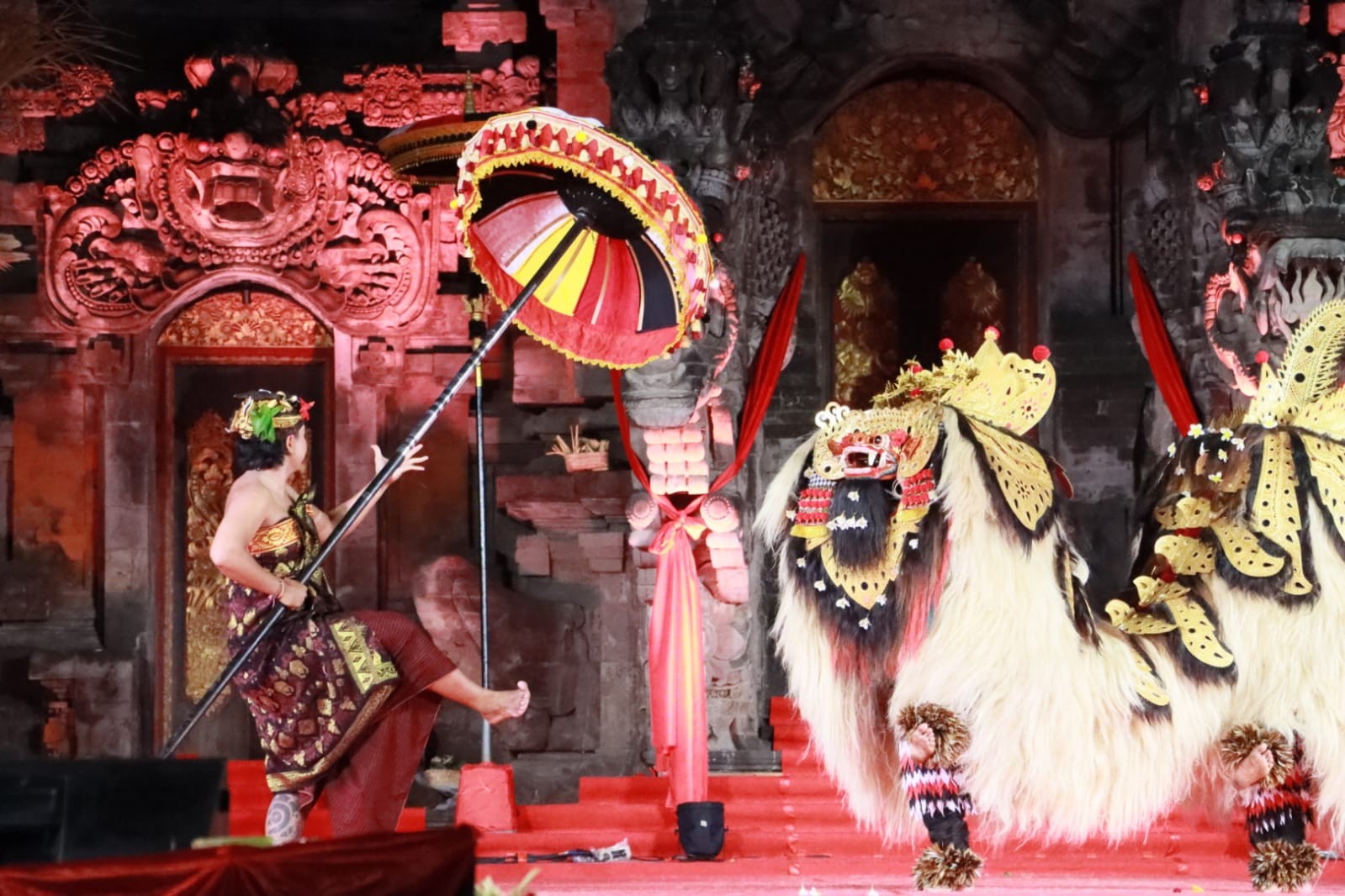 Dokumentasi dari - Kemasan Apik Barong Ket Denpasar di PKB XLVI; Tampil Beda, Diiringi Sekehe Gong Wanita 