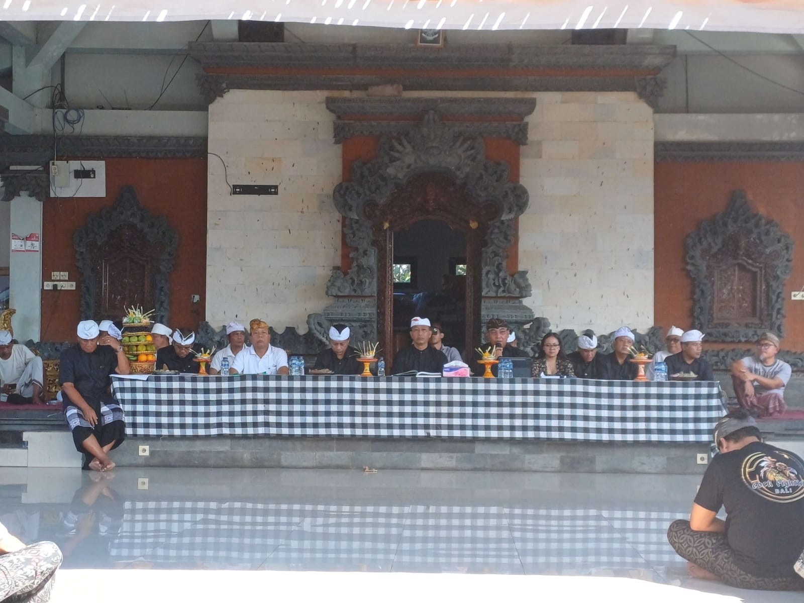 Dokumentasi dari - Desa Adat Banyuasri Buleleng Gelar Paruman Agung, Putuskan Sanksi Adat Kesepekang Kepada 11 Krama