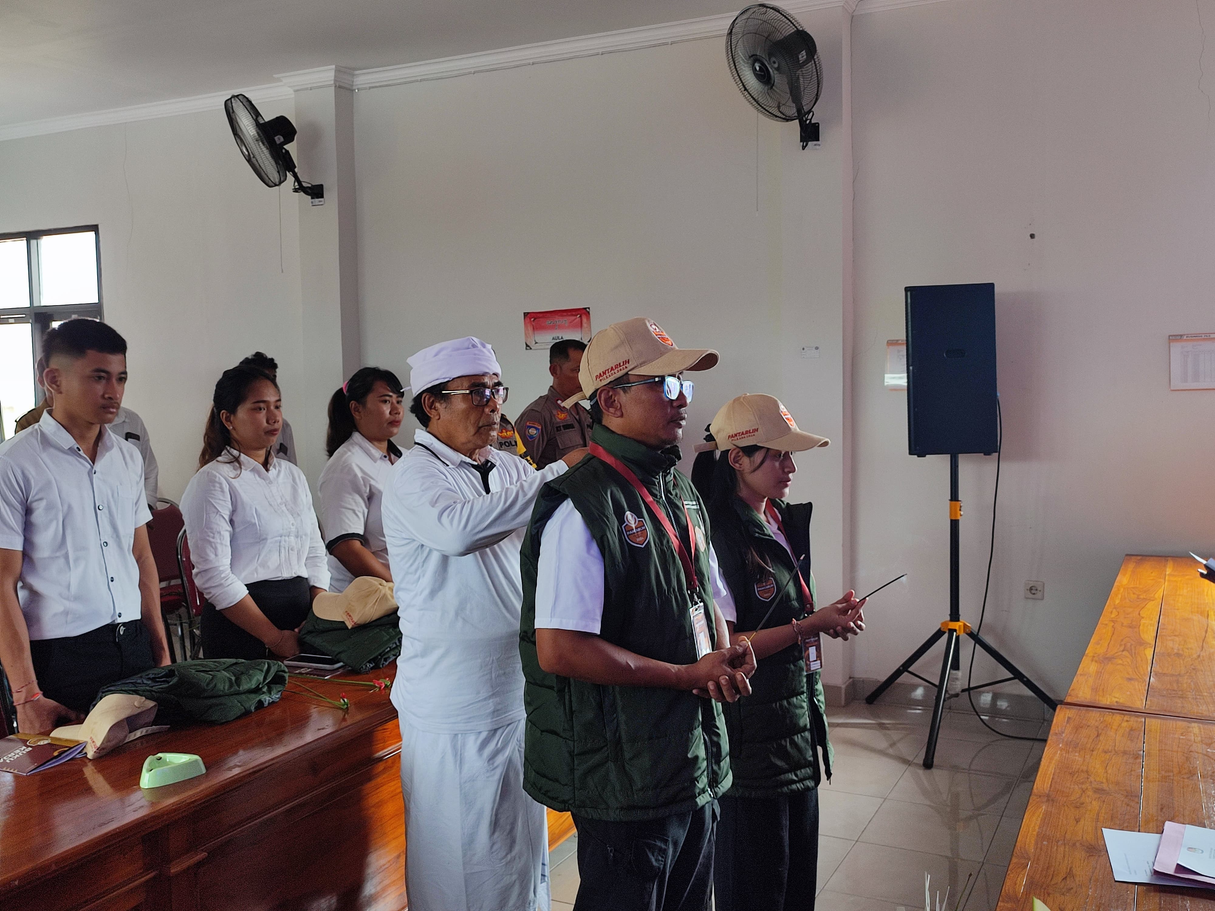 Dokumentasi dari - Sambut Pemilukada 2024, KPU Buleleng Lantik Pantarlih Serentak Se-Kabupaten Buleleng