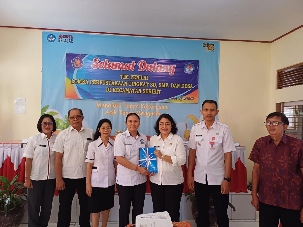 Dokumentasi dari - SMP N 1 Banjar Raih Juara 1 Lomba Perpustakaan DAPD Buleleng