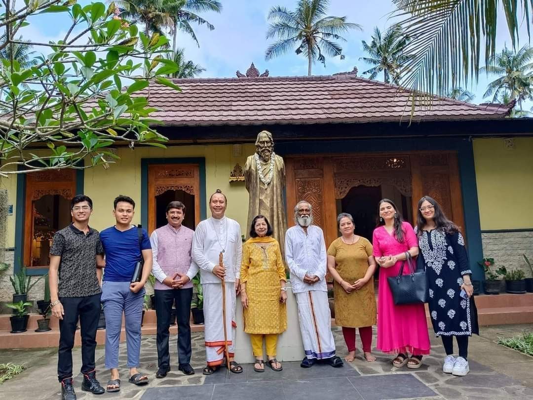 Dokumentasi dari - Sambut 27 Tahun Ashram Gandhi Puri, Ida Rsi Putra Manuaba Siapkan Titi Banda Indonesia India Initiative