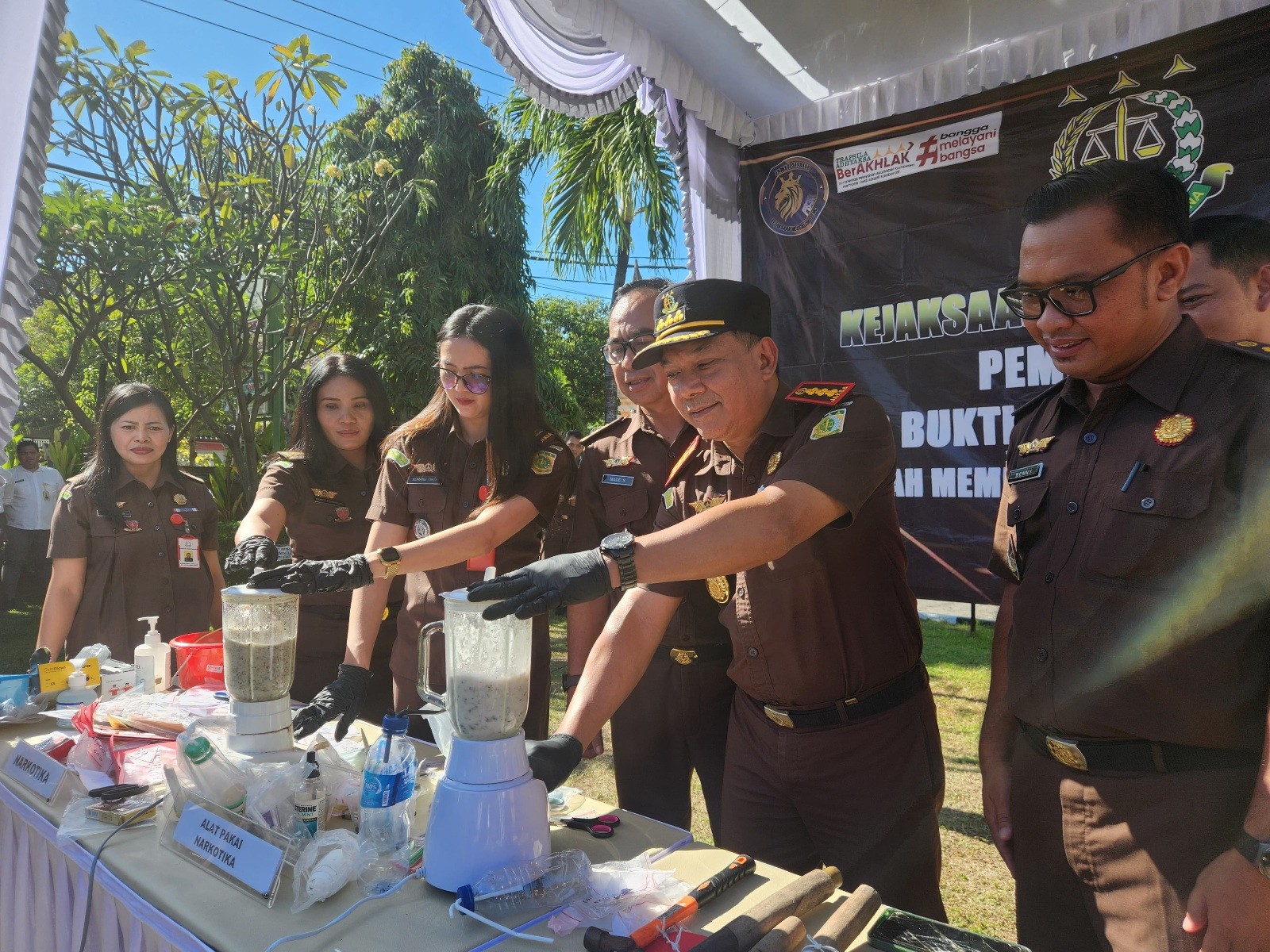 Dokumentasi dari - Kejaksaan Negeri Buleleng Musnahkan Barang Bukti Shabu dan Ganja