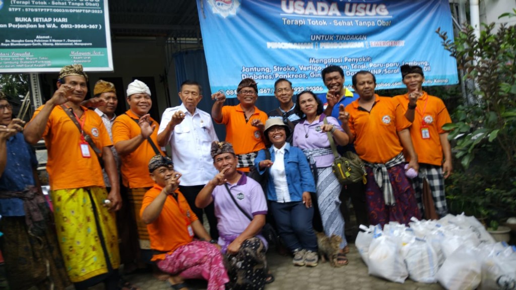 Dokumentasi dari - Mangku Pastika Coba Usada Usug Bali, Komunitas Tulus Berikan Pelayanan Kesehatan