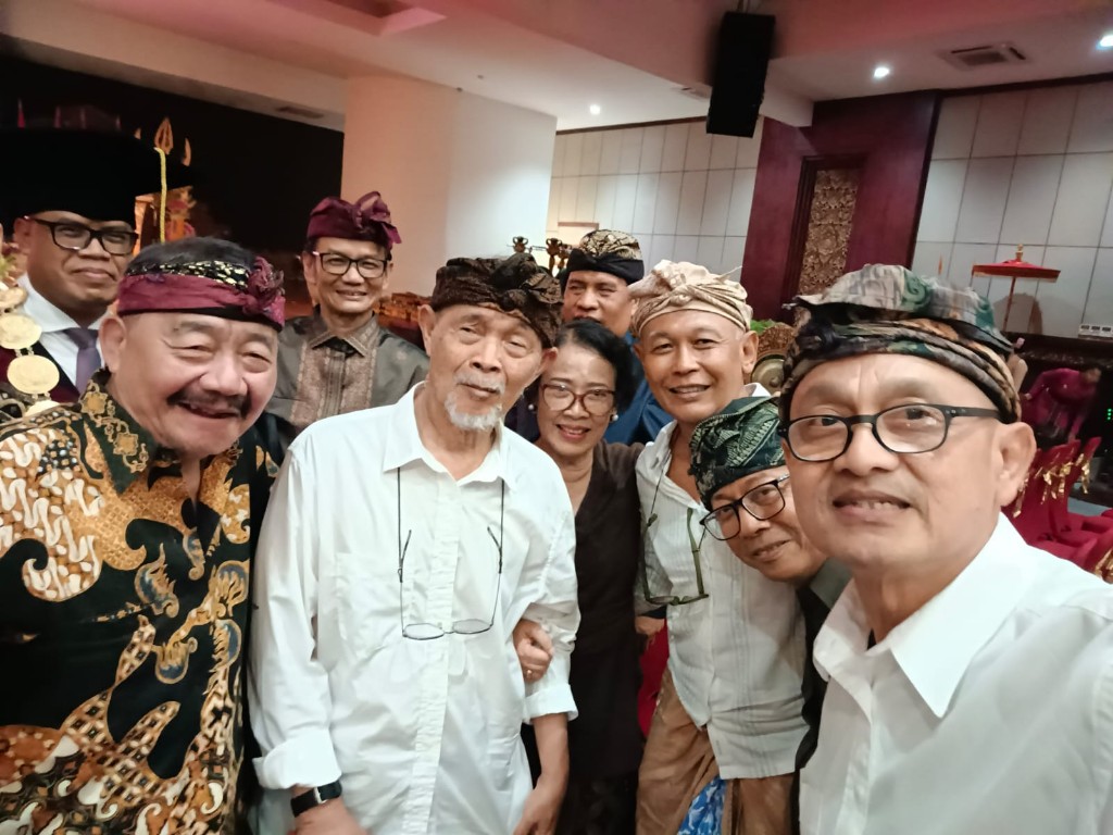 Dokumentasi dari - Tentang Airlangga