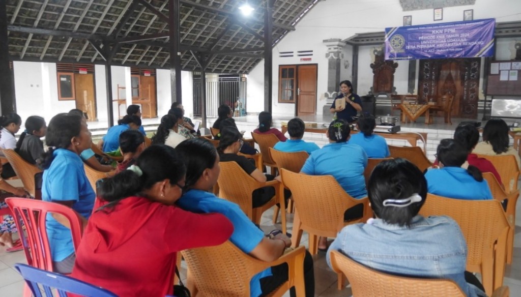 Dokumentasi dari - Memajukan Ekonomi Desa, KKN PPM Unud 2024 Gaungkan Inovasi Berdayakan UMKM Rengginang Desa Pesaban