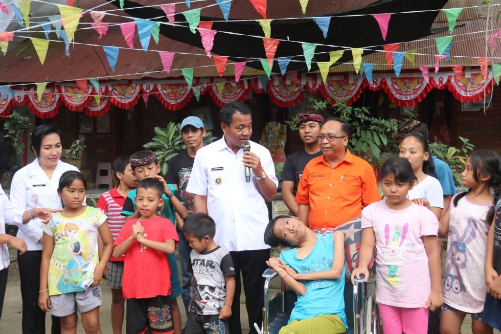Dokumentasi dari - Kunjungi Panti Asuhan, Pj Bupati Buleleng Berikan Bantuan Sosial