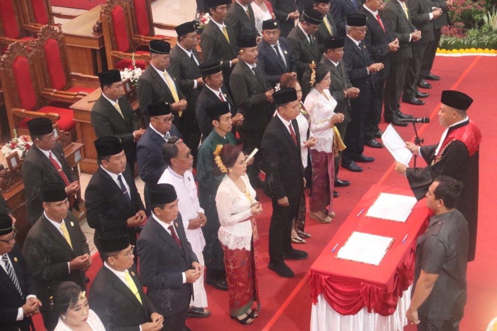 Dokumentasi dari - 45 Anggota DPRD Kabupaten Buleleng Periode 2024-2029 Resmi Dilantik