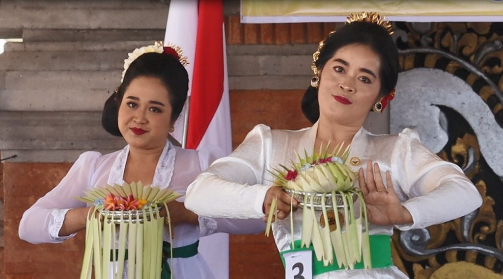 Dokumentasi dari - WHDI Kabupaten Buleleng Gelar Lomba Banten dan Tari Pendet Dalam Rangka HUT ke-79 RI 