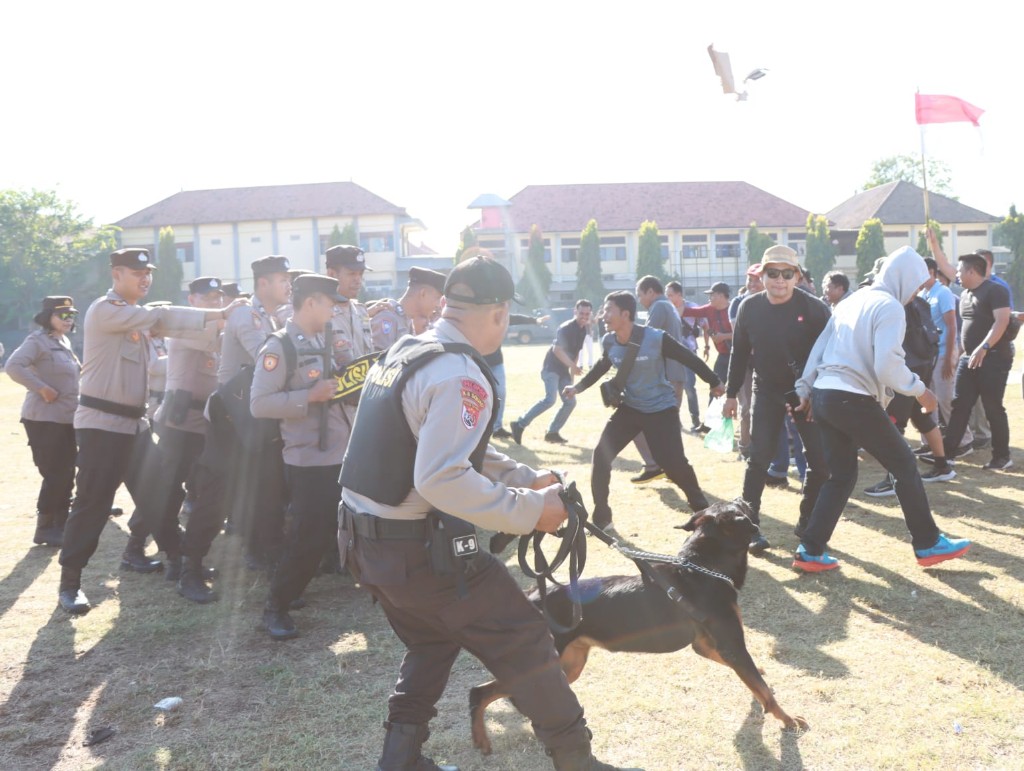 Dokumentasi dari - Pengamanan Pilkada Serentak, Polres Buleleng Gelar Simulasi Sispam Kota Operasi Mantap Praja Agung 2024