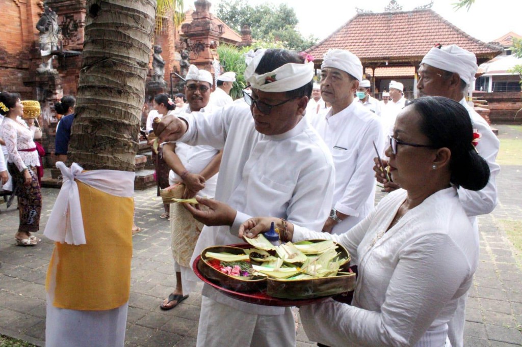 Dokumentasi dari - Serangkaian Hari Raya Tumpek Wariga, Pemkot Denpasar Gelar Persembahyangan dan Prosesi Nguduh Sarwa Tumuwuh 