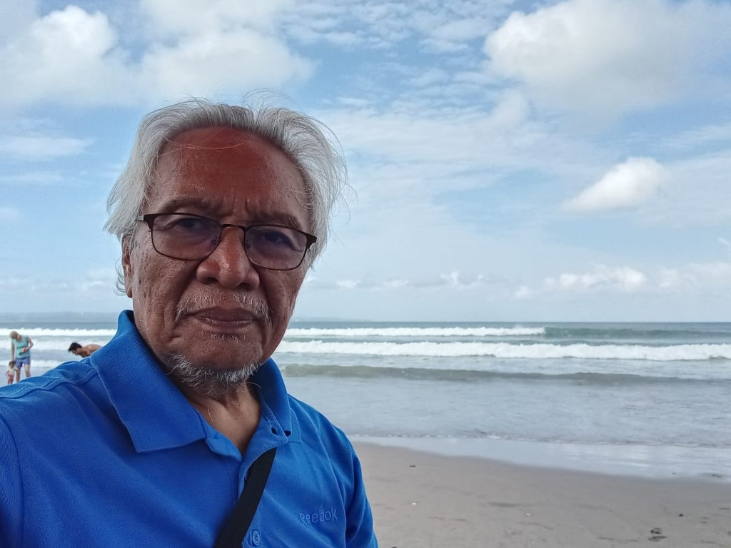 Dokumentasi dari - Pajangan Gelar Akademik, Kemasan Baru Feodalisme?