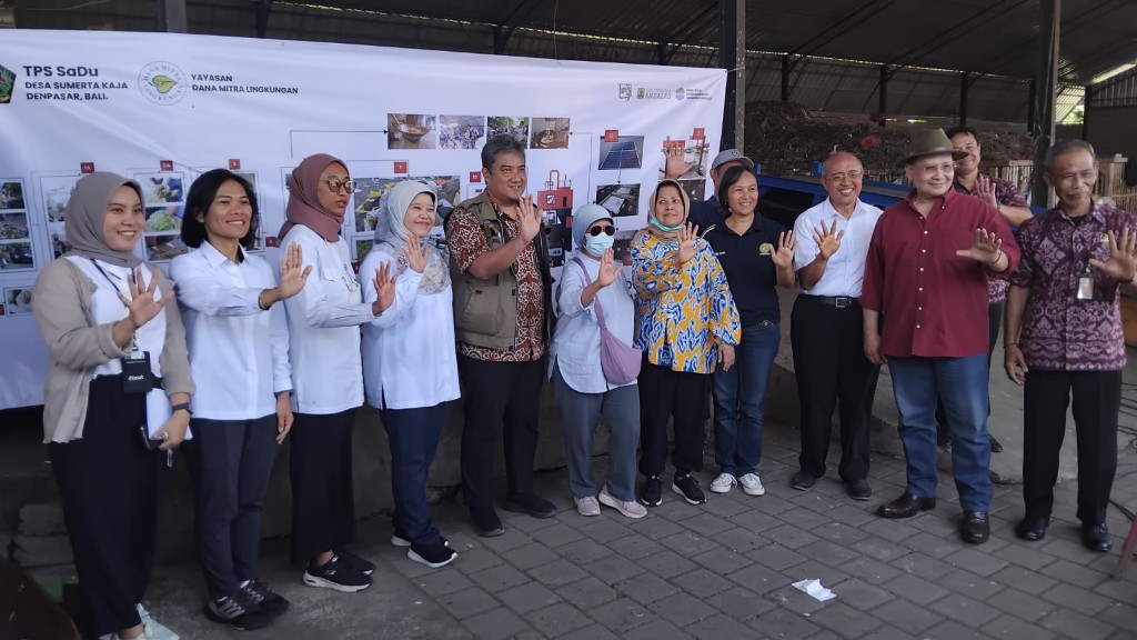 Dokumentasi dari - TOSS TPST Sadu akan Bangun Charging Station, Rombongan Kemen PUPR Dihidangkan Gorangan Tempe dari Kompor Sampah