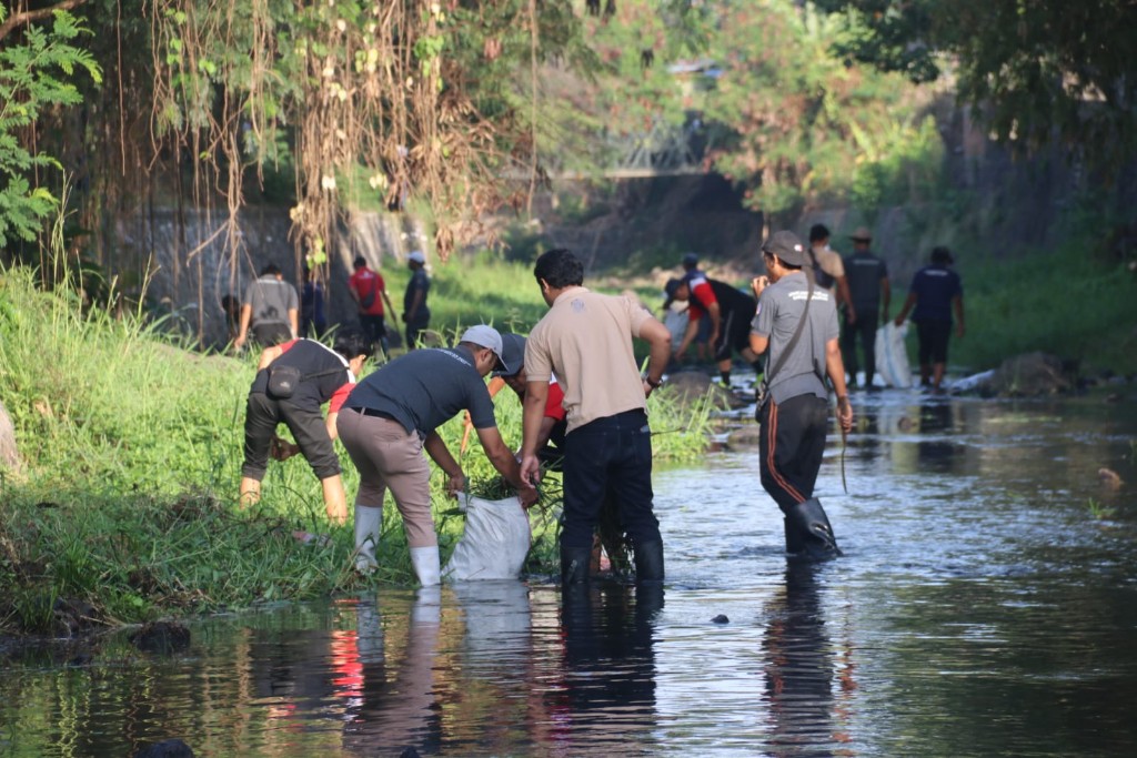 Dokumentasi dari - World Clean Up Day 2024, Pj Bupati Pimpin Gerakan Buleleng Kali Bersih
