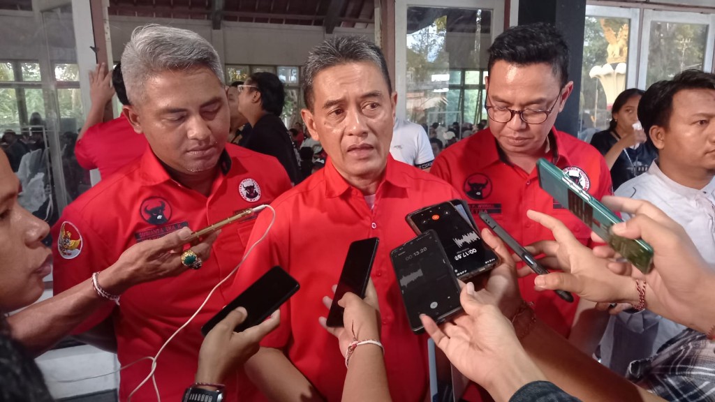 Dokumentasi dari - Ketua DPC PDI Perjuangan Buleleng Gede Supriatna Lantik Ketut Widia Putra Sebagai Ketua BMI Buleleng