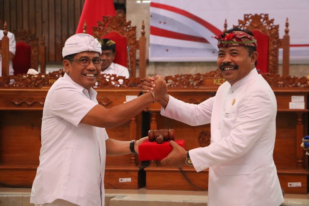Dokumentasi dari - Pimpinan DPRD Buleleng Perioda 2024-2029 Secara Resmi Dilantik Melalui Rapat Paripurna Dewan