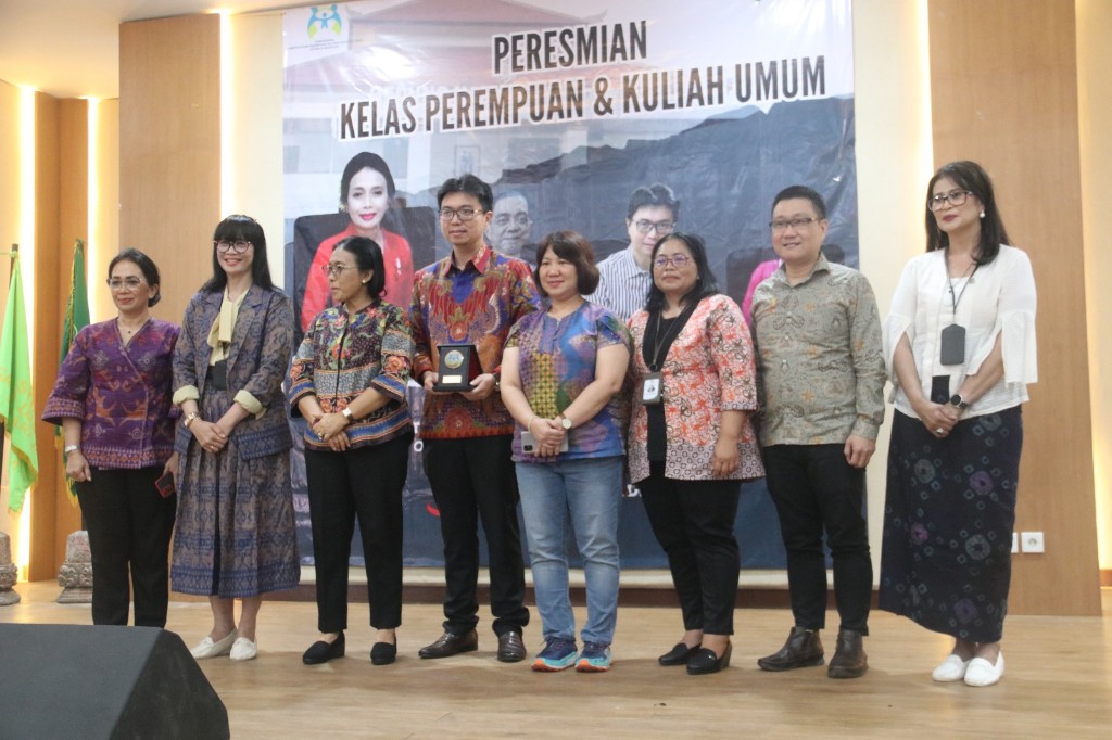 Dokumentasi dari - Menteri PPPA RI Bintang Puspayoga Resmikan Kelas Perempuan di STIE Satya Dharma Singaraja