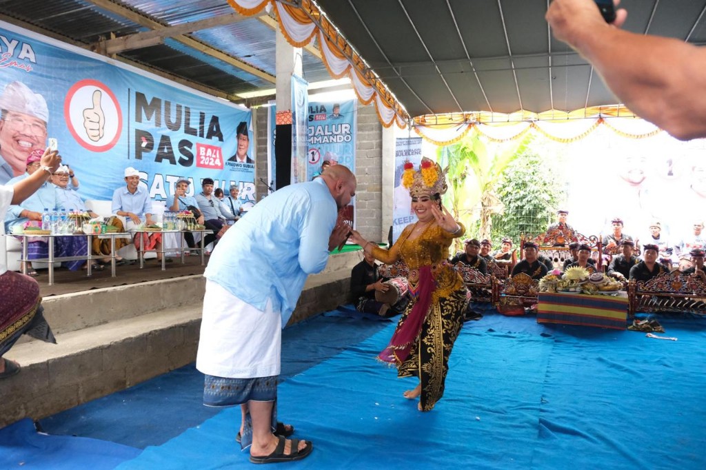 Dokumentasi dari - Mulia PAS Tanggapi Defisit Anggaran Bali, Komit Lestarikan Budaya, De Gadjah Ngibing di Buleleng