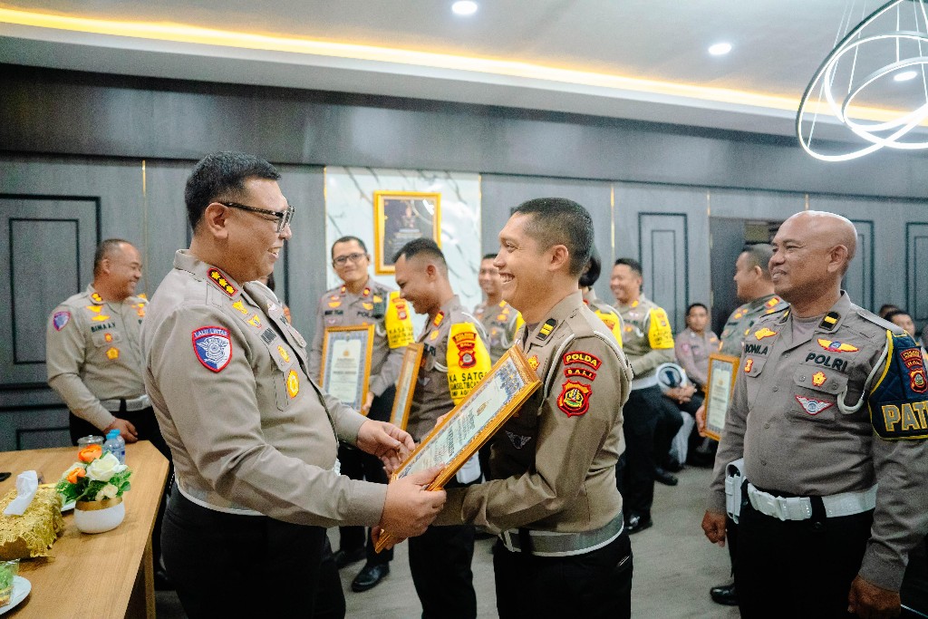 Dokumentasi dari - Tujuh Penghargaan Diraih Sat Lantas Polres Buleleng di Hari Ulang Tahun Polantas Ke-69 Tahun 2024