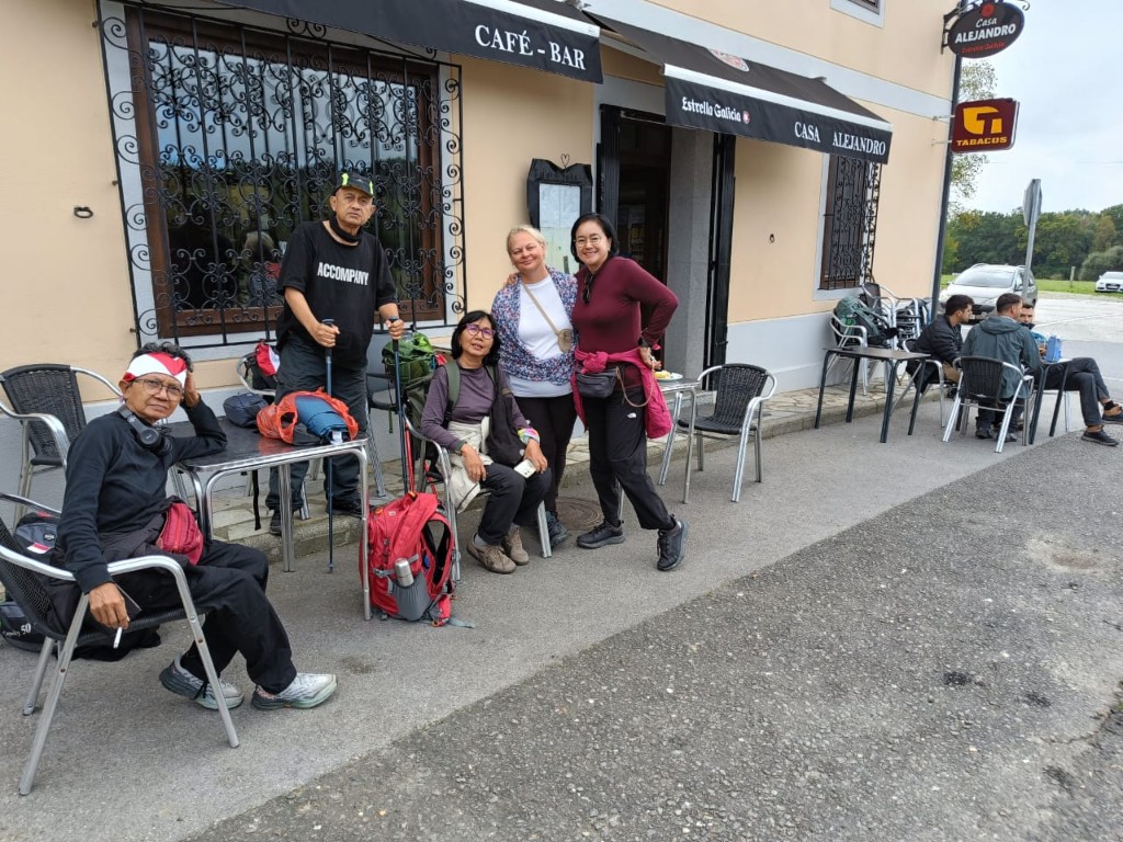 Dokumentasi dari - Peran Ibu-Ibu Bali Menyeberangkan Keturunannya dalam Mengarungi Suka - Duka Kehidupan