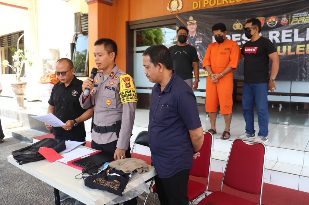 Dokumentasi dari - Terlilit Utang Karna Judi Online  Seorang Satpam Lakukan Pencurian Laptop di SD No.4 Penarukan, Buleleng