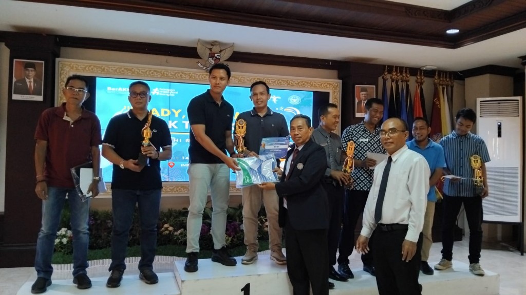 Dokumentasi dari - Bangun Budaya Olahraga, Direktur Poltekpar Bali Tutup Badminton CUP SMA/SMK dan Universitas se-Bali