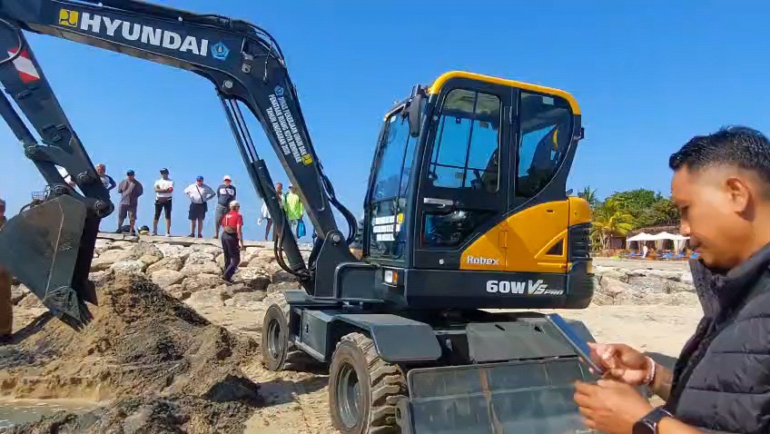 Investigasi Air Keruh di Pantai Segara Ayu, Indikasi Limbah UMKM Ditemukan dalam Saluran Drainase